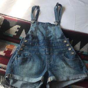 Short overalls